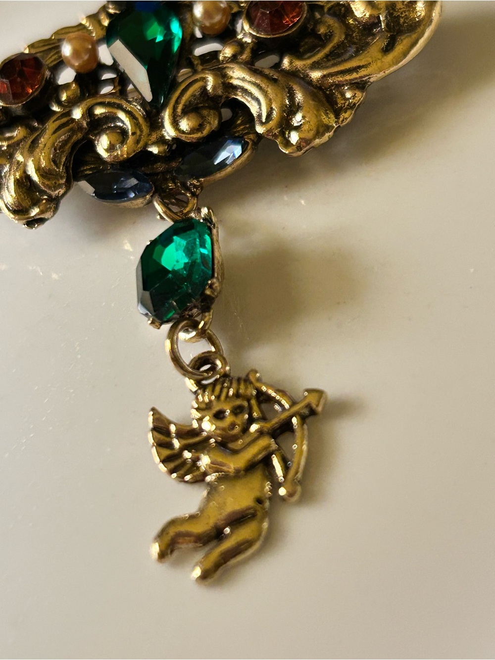 Gold-Tone Emerald Cherub Drop Brooch Women's Jewelry faux pearls and crystal pin - Picture 3 of 4